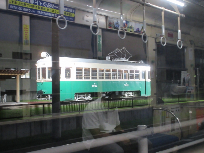鉄道乗車記録の写真:旅の思い出(3)        「新吉久には市電が置いてありライトアップされてました。」