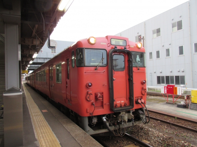 鉄道乗車記録の写真:乗車した列車(外観)(3)        「久しぶりに大好きなキハ40に乗ります。」
