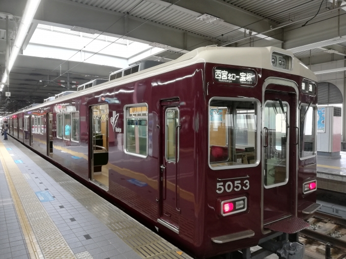 鉄道乗車記録の写真:乗車した列車(外観)(1)          「行きの宝塚駅から西宮北口駅までの車両と同じです。」
