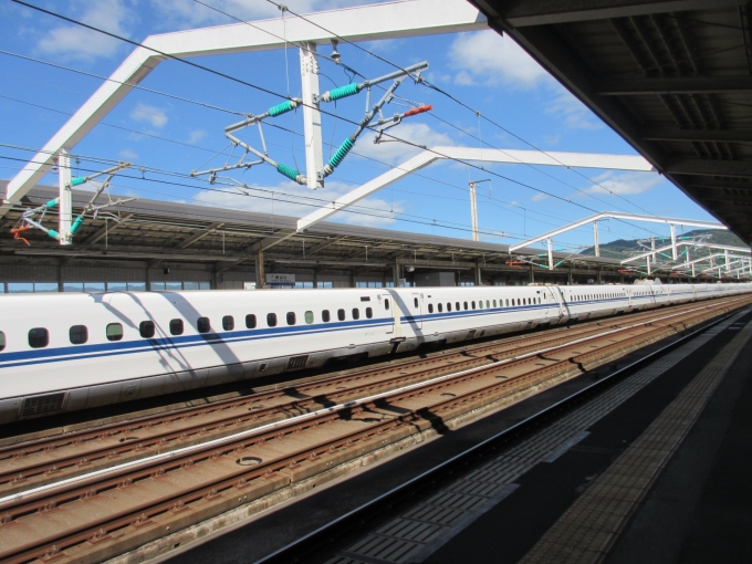 鉄道乗車記録の写真:列車・車両の様子(未乗車)(1)        「新山口駅ではホームドアが無くて少し怖く感じました。」