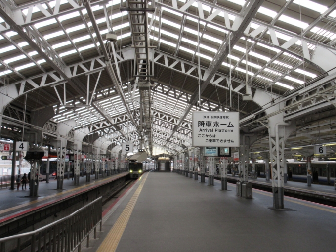 鉄道乗車記録の写真:駅舎・駅施設、様子(1)          「JR天王寺駅阪和線のホームです。」