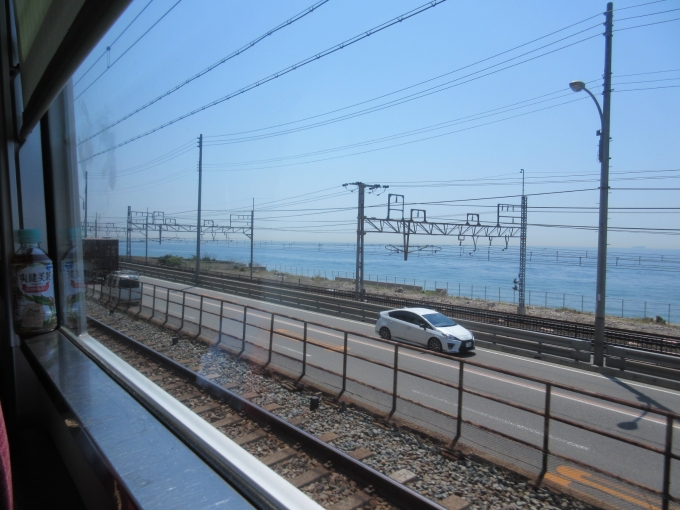鉄道乗車記録の写真:車窓・風景(1)          「良い天気で海がとても綺麗でした。」