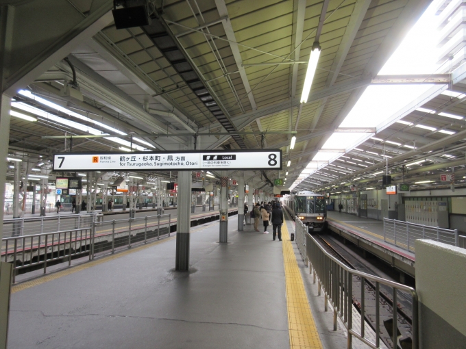 鉄道乗車記録の写真:駅舎・駅施設、様子(4)        「天王寺駅阪和線のホームです。」