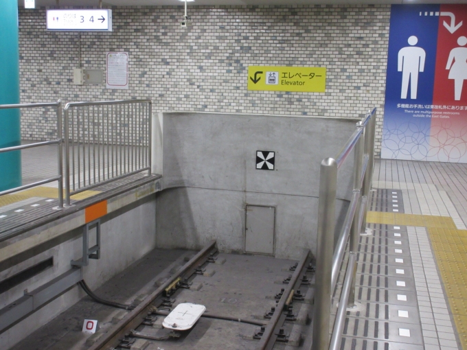 鉄道乗車記録の写真:駅舎・駅施設、様子(1)        「近鉄奈良駅終点です。」
