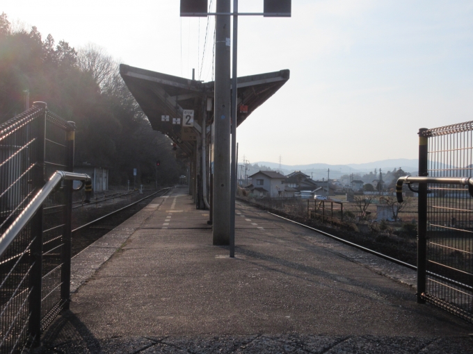 鉄道乗車記録の写真:駅舎・駅施設、様子(2)        「夕方になり寒くなってきたのとお腹がすいてきたので早く列車に乗りたい!と思いました。」