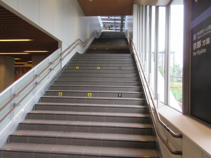 鉄道乗車記録の写真:駅舎・駅施設、様子(2)        「乗り換えなどはなるべく階段を利用します。」