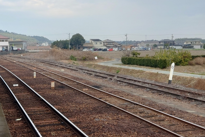 鉄道乗車記録の写真:駅舎・駅施設、様子(2)     「参宮線0キロポスト」