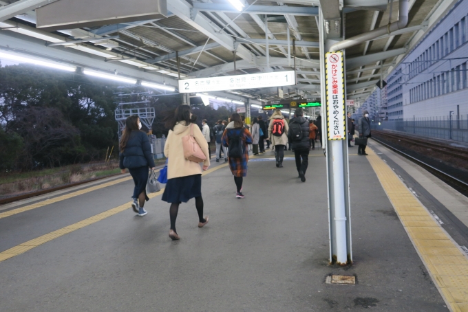 鉄道乗車記録の写真:駅舎・駅施設、様子(1)     「大曾根駅ホーム（左：名古屋方面、右：多治見方面）。
島式ホーム1面」