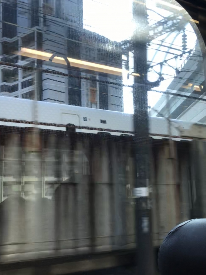 鉄道乗車記録の写真:車窓・風景(3)        「引退間近の700系と並走」