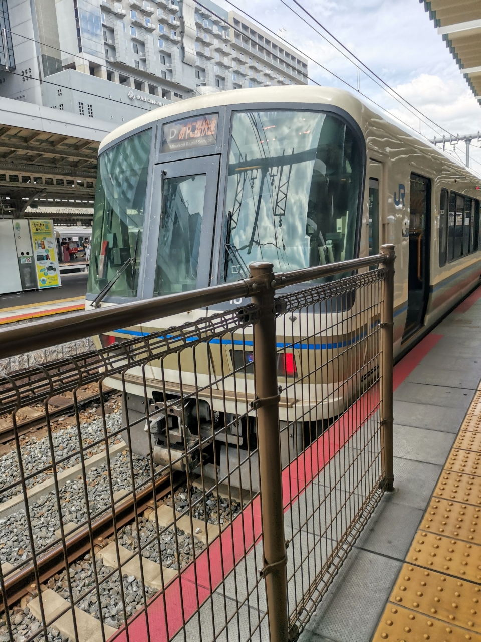 鉄道乗車記録「京都駅から奈良駅」乗車した列車(外観)の写真(1) by まるちゃん 撮影日時:2021年06月
