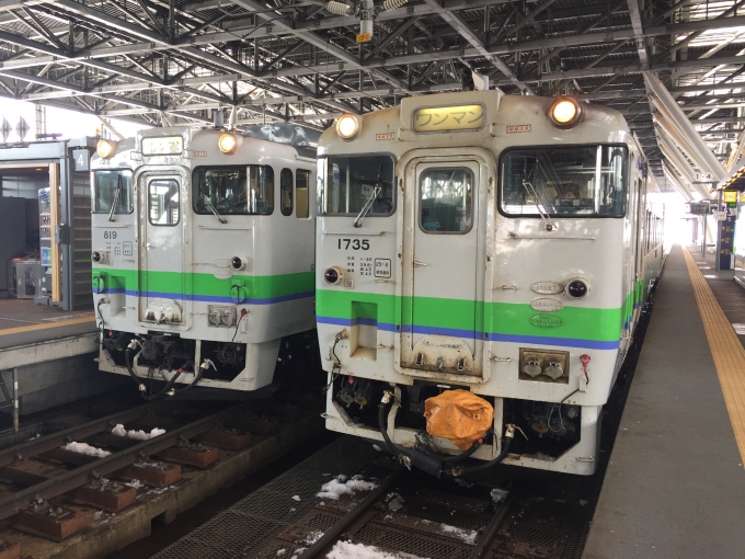 鉄道乗車記録の写真:乗車した列車(外観)(1)          「旭川から石北本線で上川へ。隣には札幌から来たキハ40が停車しています。こちらは札ナホ所属。」