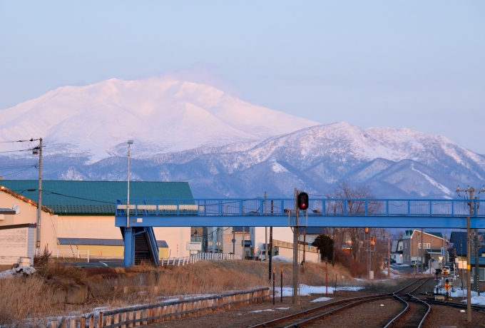 鉄道乗車記録の写真:車窓・風景(6)        「知床連山が奇麗に見えます。」