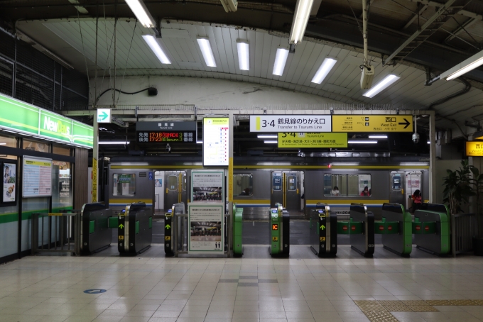 鉄道乗車記録の写真:駅舎・駅施設、様子(1)     「2022年2月をもって廃止される鶴見駅の中間改札」