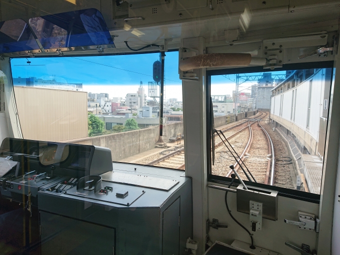 鉄道乗車記録の写真:車窓・風景(3)        「運転台まわりの様子。」