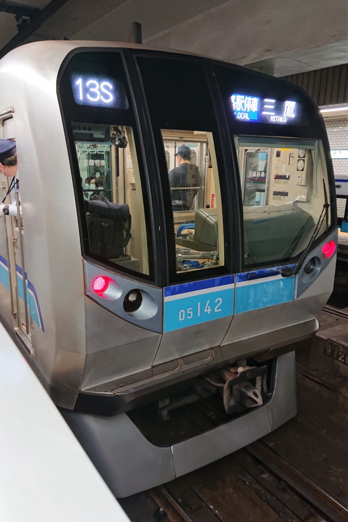 鉄道乗車記録の写真:乗車した列車(外観)(1)          「乗車した列車。
東京メトロ05系05-142編成。」