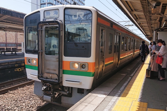 鉄道乗車記録の写真:乗車した列車(外観)(1)          「乗車した列車。
211系5000番台LL1編成。」