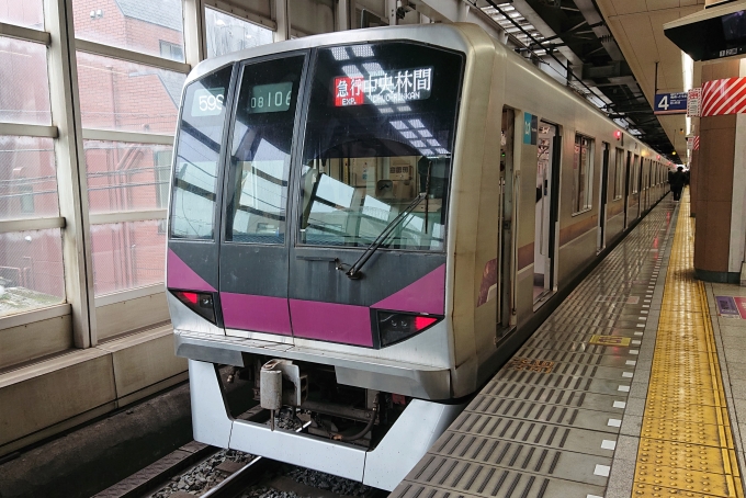 鉄道乗車記録の写真:乗車した列車(外観)(1)        「乗車した列車。
東京メトロ08系08-106編成。」