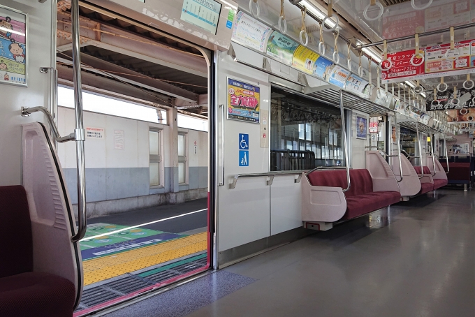 鉄道乗車記録の写真:車内設備、様子(2)        「朝ラッシュ終盤の品川駅始発列車は非常に空いています。」