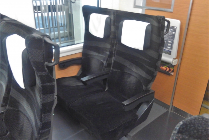 鉄道乗車記録の写真:車内設備、様子(3)        「座席の様子です。」