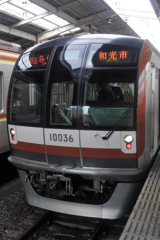 鉄道乗車記録の写真:乗車した列車(外観)(1)          「乗車した列車。
東京メトロ10000系10136編成。」