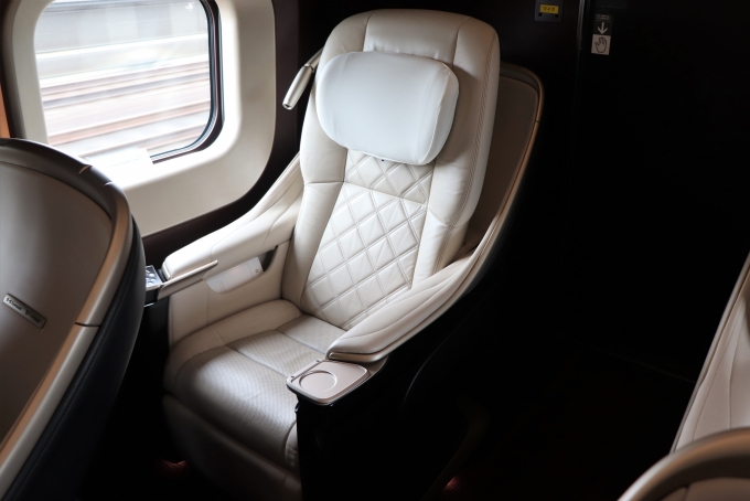 鉄道乗車記録の写真:車内設備、様子(2)        「今回使用した座席です。」