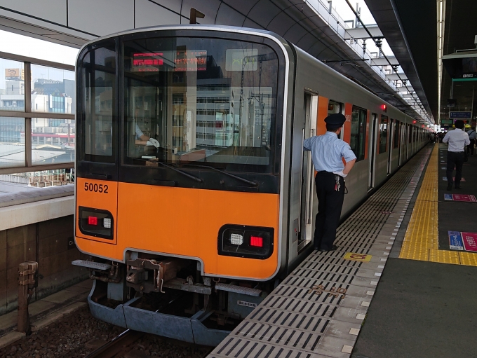 鉄道乗車記録の写真:乗車した列車(外観)(1)        「乗車した列車。
東武50050系51052編成。」