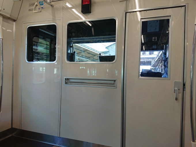 鉄道乗車記録の写真:車内設備、様子(2)        「同系式は従来車に比べて前面展望が見やすいです。」