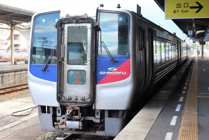 鉄道乗車記録の写真:乗車した列車(外観)(4)        「終点の宇和島駅まで乗車しました。」