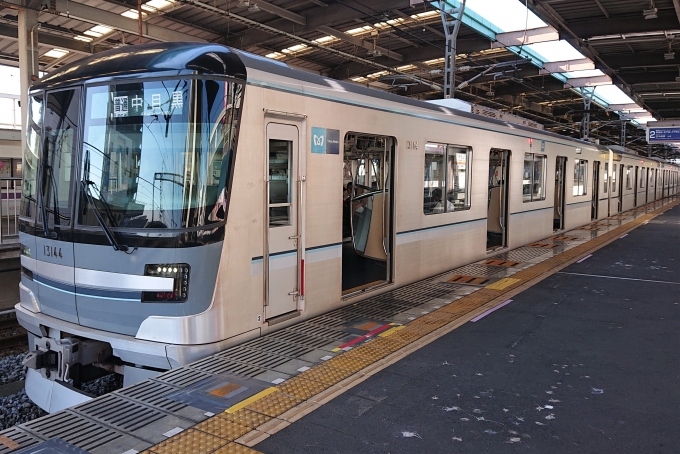 鉄道乗車記録の写真:乗車した列車(外観)(1)        「乗車した列車。
東京メトロ13000系13144編成。」