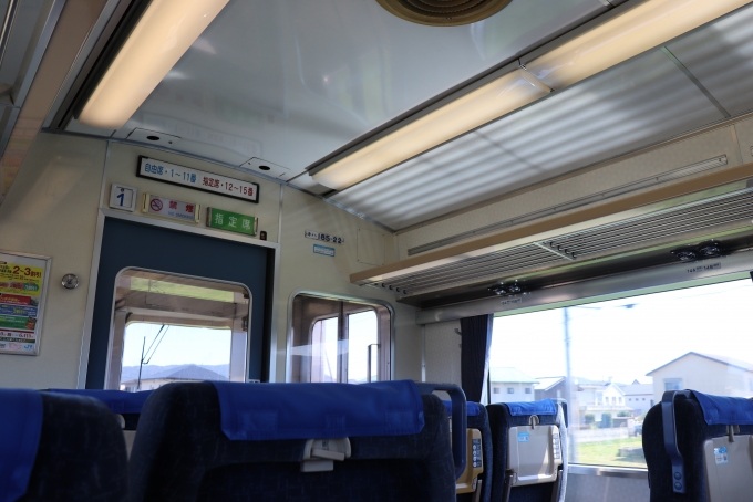 鉄道乗車記録の写真:車内設備、様子(4)        「剣山号の指定席は16席のみの設定です。」