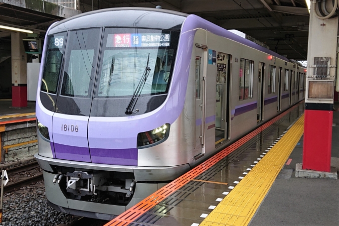 鉄道乗車記録の写真:乗車した列車(外観)(1)        「乗車した列車。
東京18000系18108編成。」
