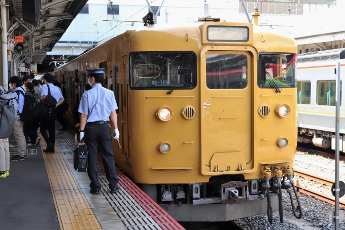 鉄道乗車記録の写真:乗車した列車(外観)(1)        「乗車した列車。
113系B-15編成。」