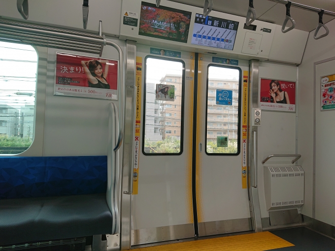 鉄道乗車記録の写真:車内設備、様子(2)        「LCDが0番台より大型化されています。」