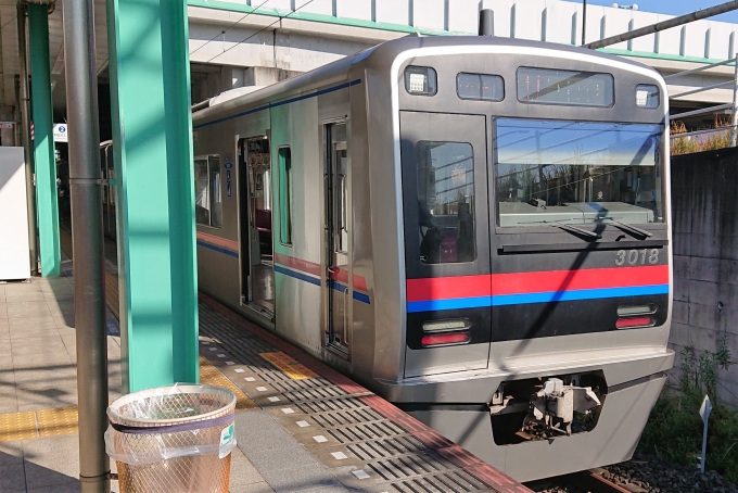 鉄道乗車記録の写真:乗車した列車(外観)(2)        「この列車は京成上野駅始発の列車です。」