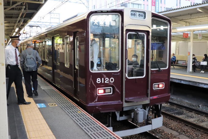 鉄道乗車記録の写真:乗車した列車(外観)(1)          「乗車した列車。
阪急8000系8020編成。」