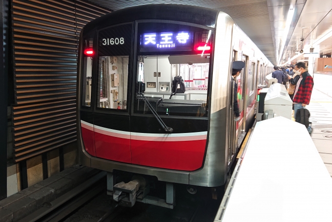 鉄道乗車記録の写真:乗車した列車(外観)(1)        「乗車した列車。
大阪メトロ30000系31608編成。」
