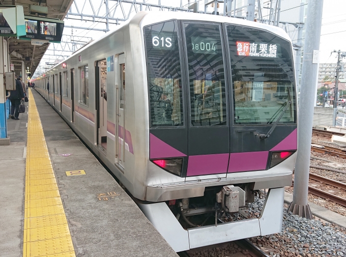 鉄道乗車記録の写真:乗車した列車(外観)(1)          「乗車した列車。
東京メトロ08系104編成。」