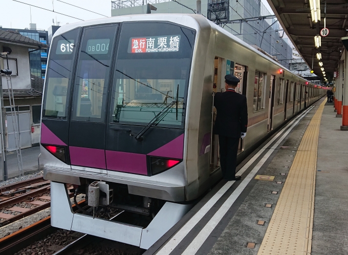 鉄道乗車記録の写真:乗車した列車(外観)(2)        「西新井にて後続の20000型を待つため下車。」