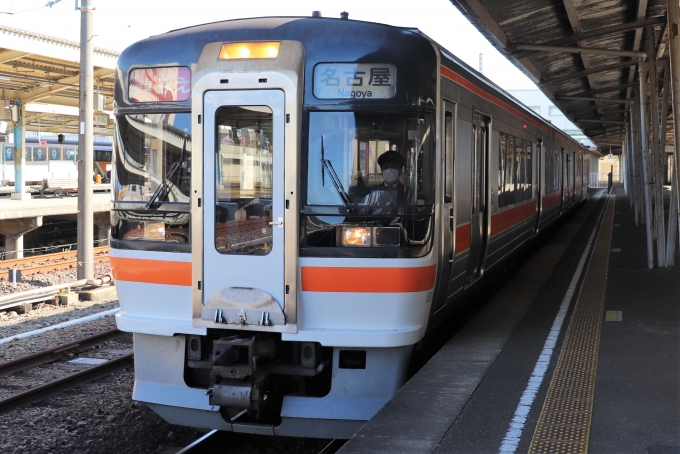 鉄道乗車記録の写真:乗車した列車(外観)(1)        「乗車した列車。
キハ75系キハ75-302。」
