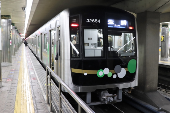 鉄道乗車記録の写真:乗車した列車(外観)(1)          「乗車した列車。
大阪メトロ30000系32654編成。」