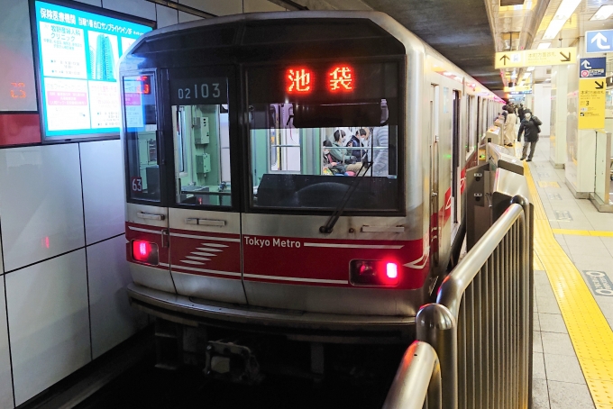 鉄道乗車記録の写真:乗車した列車(外観)(1)          「乗車した列車。
東京メトロ02系02-103編成。」