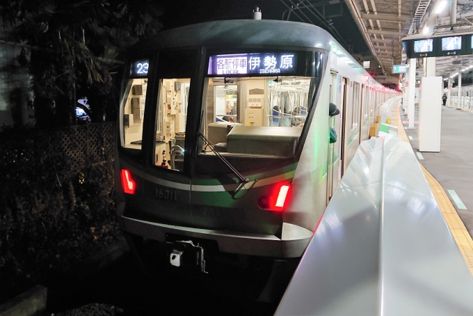 鉄道乗車記録の写真:乗車した列車(外観)(1)          「乗車した列車。
東京メトロ16000系16111編成。」