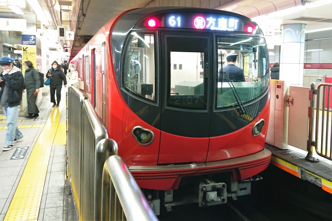 鉄道乗車記録の写真:乗車した列車(外観)(1)        「乗車した列車。
東京メトロ2000系2107編成。」