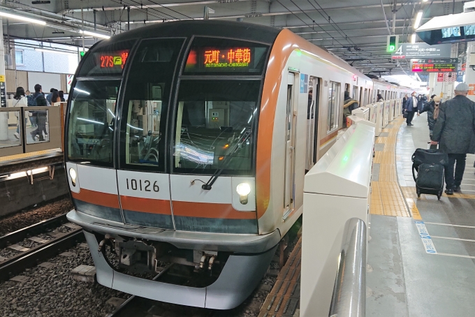 鉄道乗車記録の写真:乗車した列車(外観)(1)        「乗車した列車。
東京メトロ10000系10126F。」