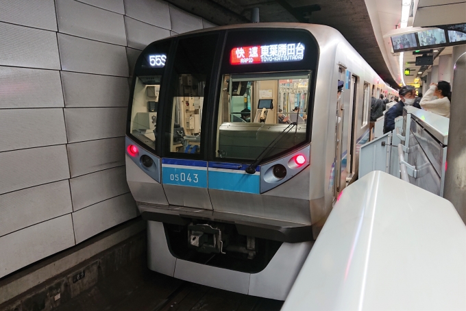 鉄道乗車記録の写真:乗車した列車(外観)(1)        「乗車した列車。
東京メトロ05系05-143編成。」