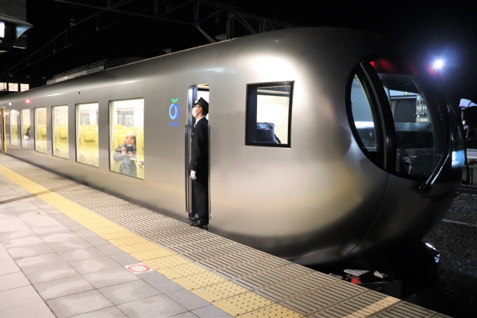 鉄道乗車記録の写真:乗車した列車(外観)(1)        「乗車した列車。
西武001系F編成。」