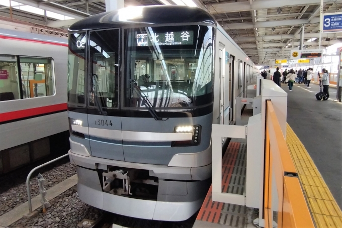 鉄道乗車記録の写真:乗車した列車(外観)(1)        「乗車した列車。
東京メトロ13000系13144編成。」