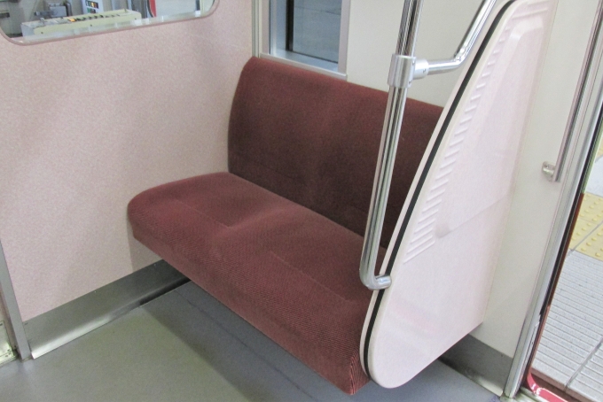 鉄道乗車記録の写真:車内設備、様子(5)        「乗務員室直後には2人掛けの展望席が設置されています。」