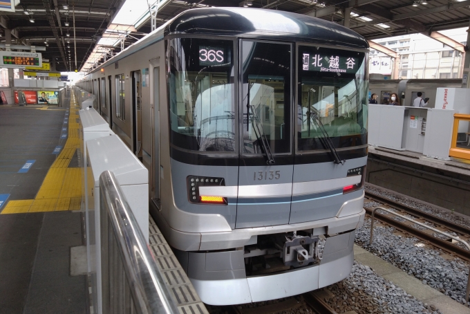 鉄道乗車記録の写真:乗車した列車(外観)(1)          「乗車した列車。
東京メトロ13000系13135編成。」