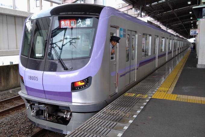 鉄道乗車記録の写真:乗車した列車(外観)(1)          「乗車した列車。
東京メトロ18000系18105編成。」